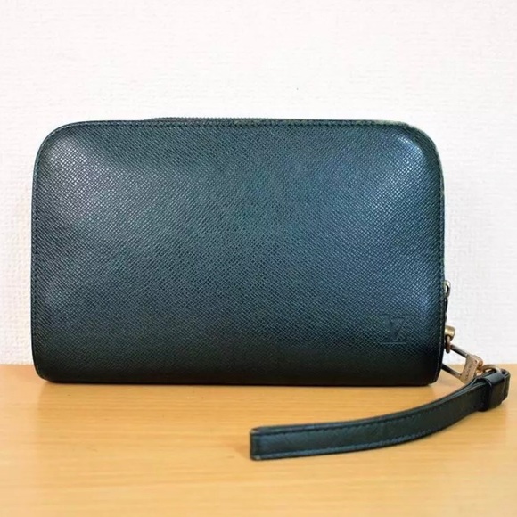 🍾25% OFF🍾 AUTH Louis Vuitton Taiga Green Orsay - Picture 2 of 8